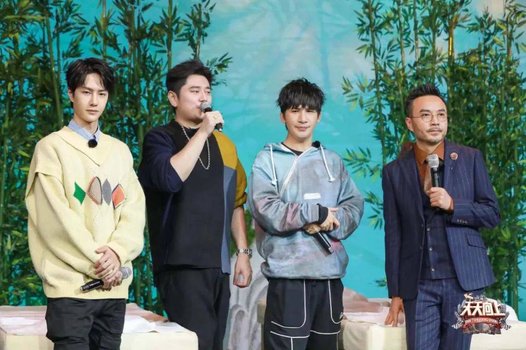 《天天向上》开启冬日温汤之旅,李沁赵露思都来了