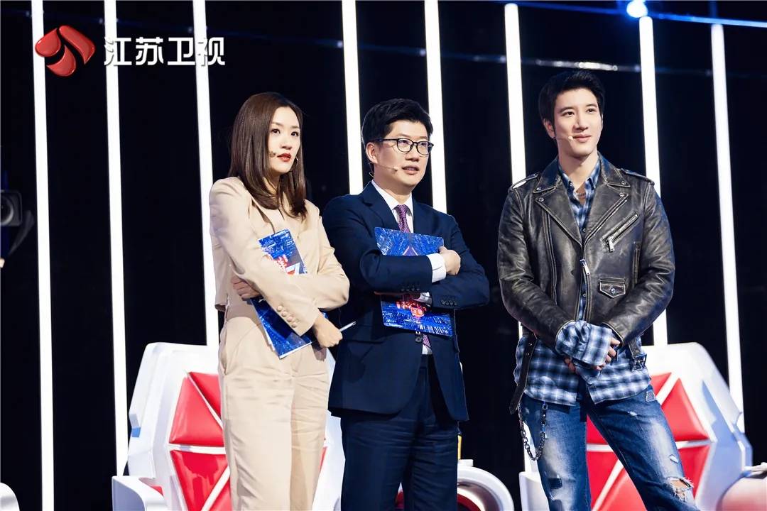 脑力见证官惊喜上线 薛兆丰,攸佳宁作为"脑力天梯榜"发起人,一方面要