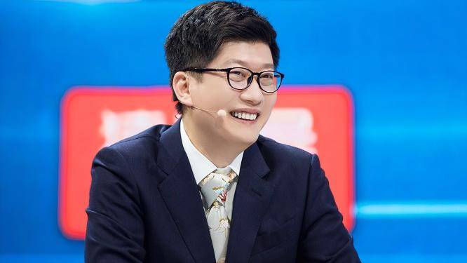 面对面经济学家薛兆丰人生就要不断地破圈儿