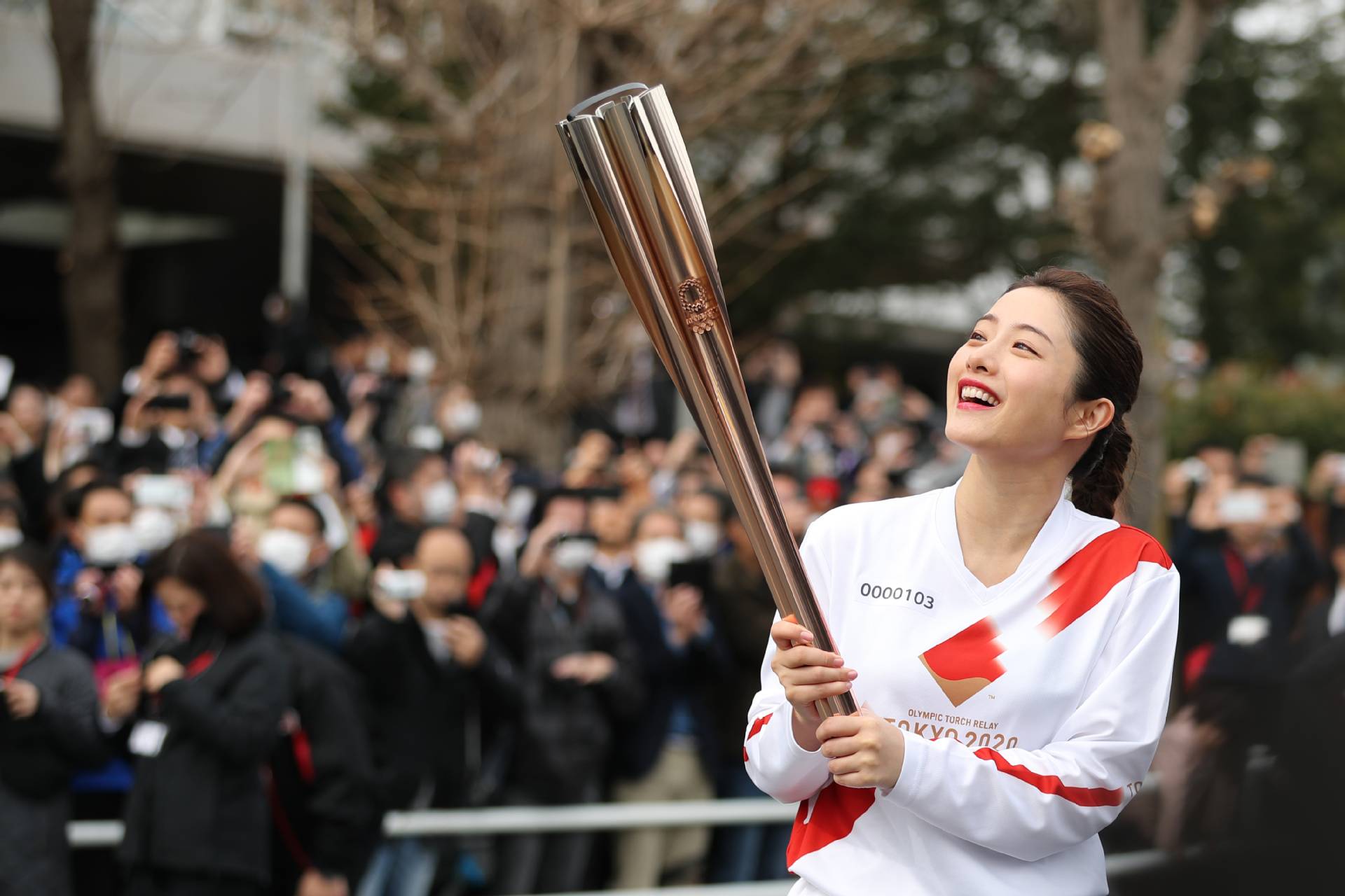 东京奥运会圣火传递大使石原里美在奥运会火炬接力彩排中.