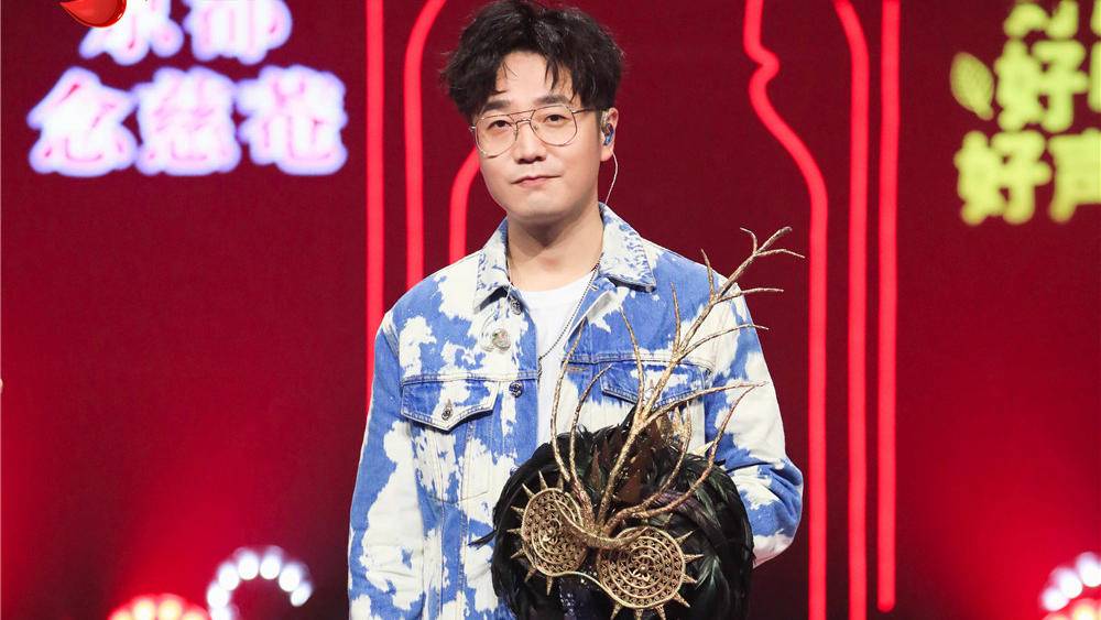 猜评团给了他最高赞誉:唱功零瑕疵!王铮亮《蒙面》惊艳揭面