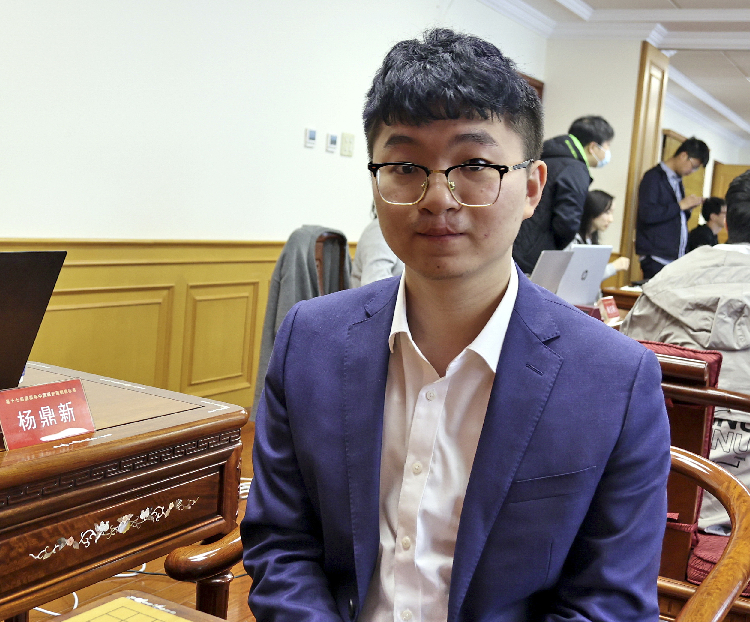 在线上结束,中国棋手杨鼎新九段执白277手不敌韩国第一人申真谞九段