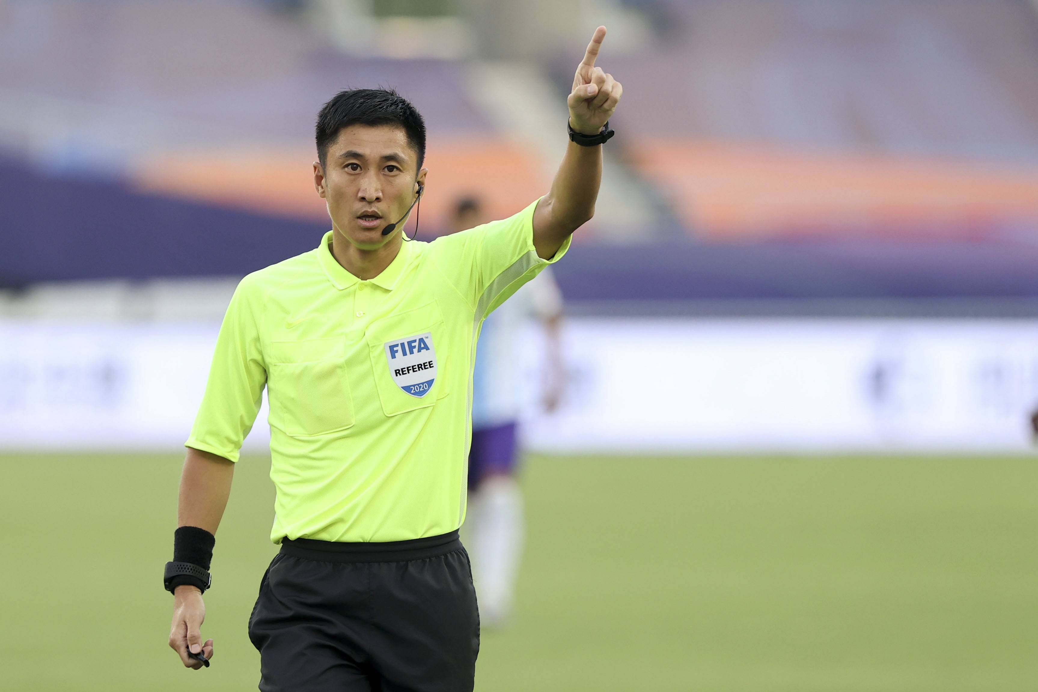 今晚中超焦点大战"上海德比",主裁是昨天京鲁战的视频裁判马宁!