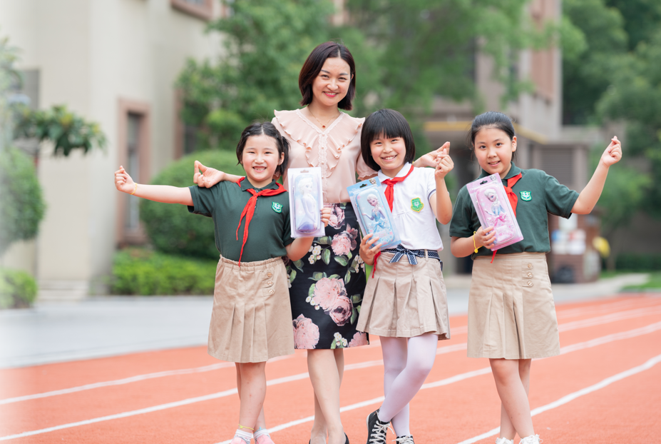 南京芳草园小学校服图片