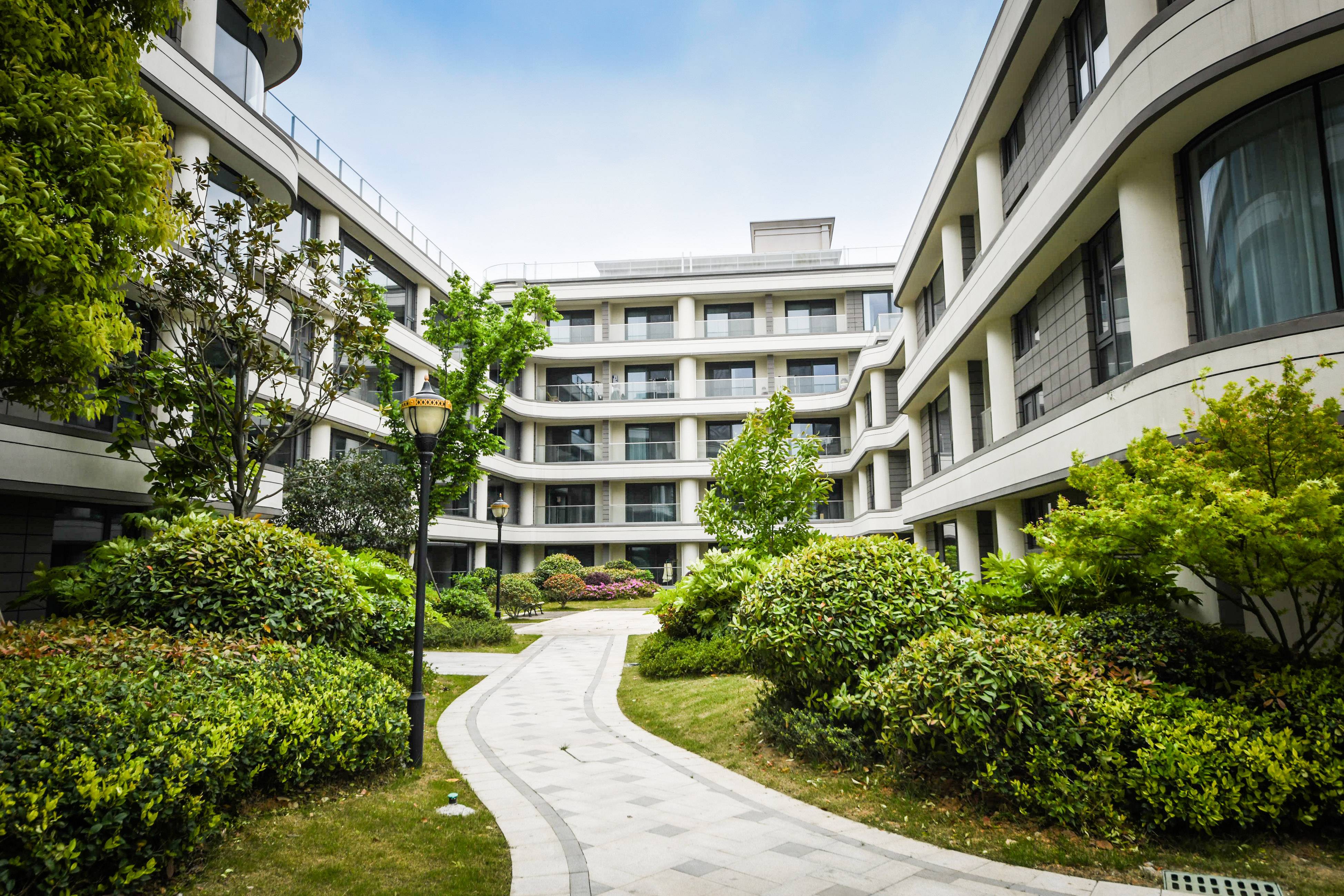 钟山颐养园联合三甲医院进社区 "学院式文化养老"受推崇