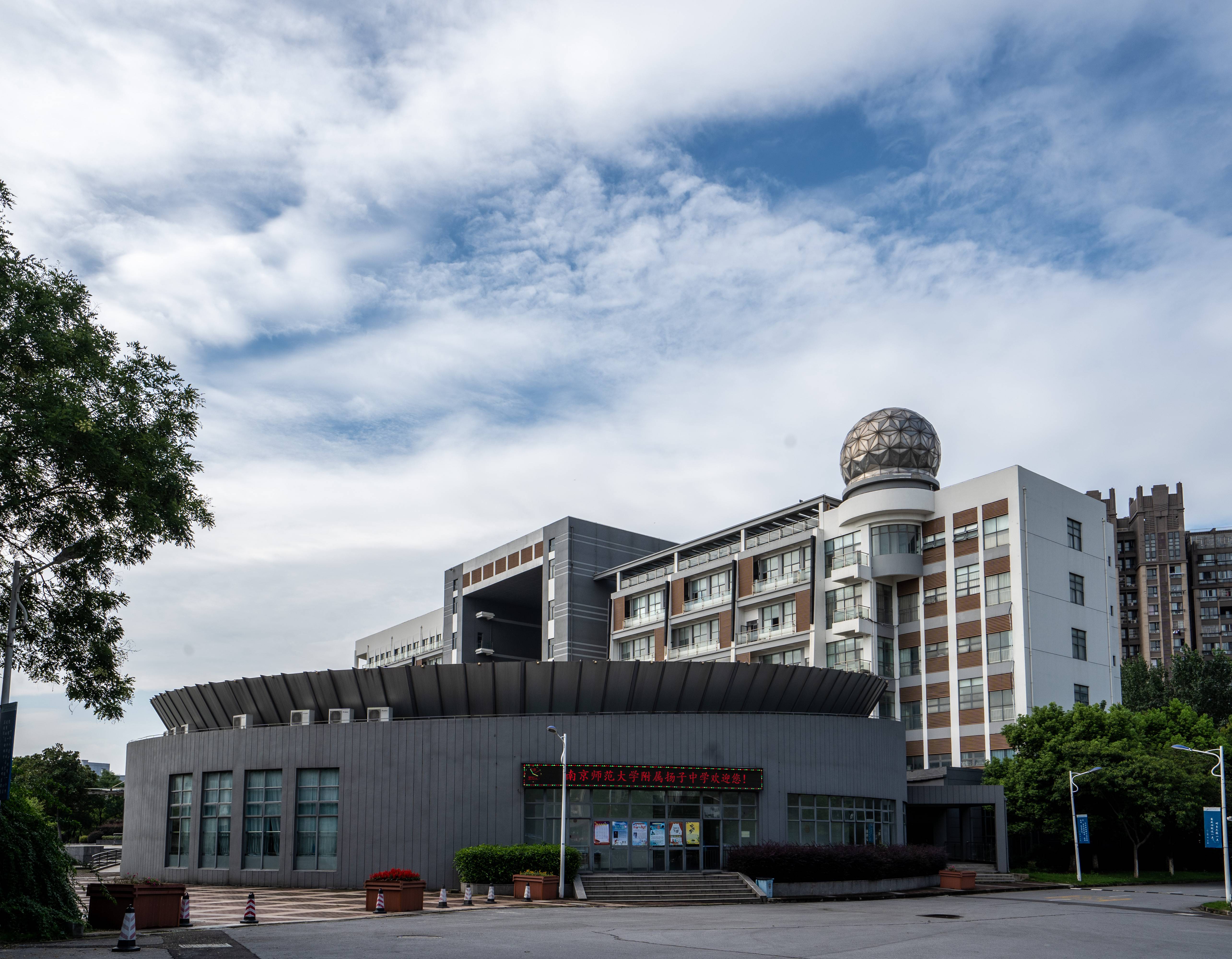 精英风范秀出来!扬子晚报云探校带你围观江北新区的"教育明珠"