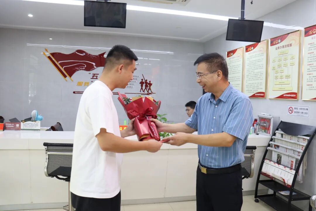 
                        4:3图片