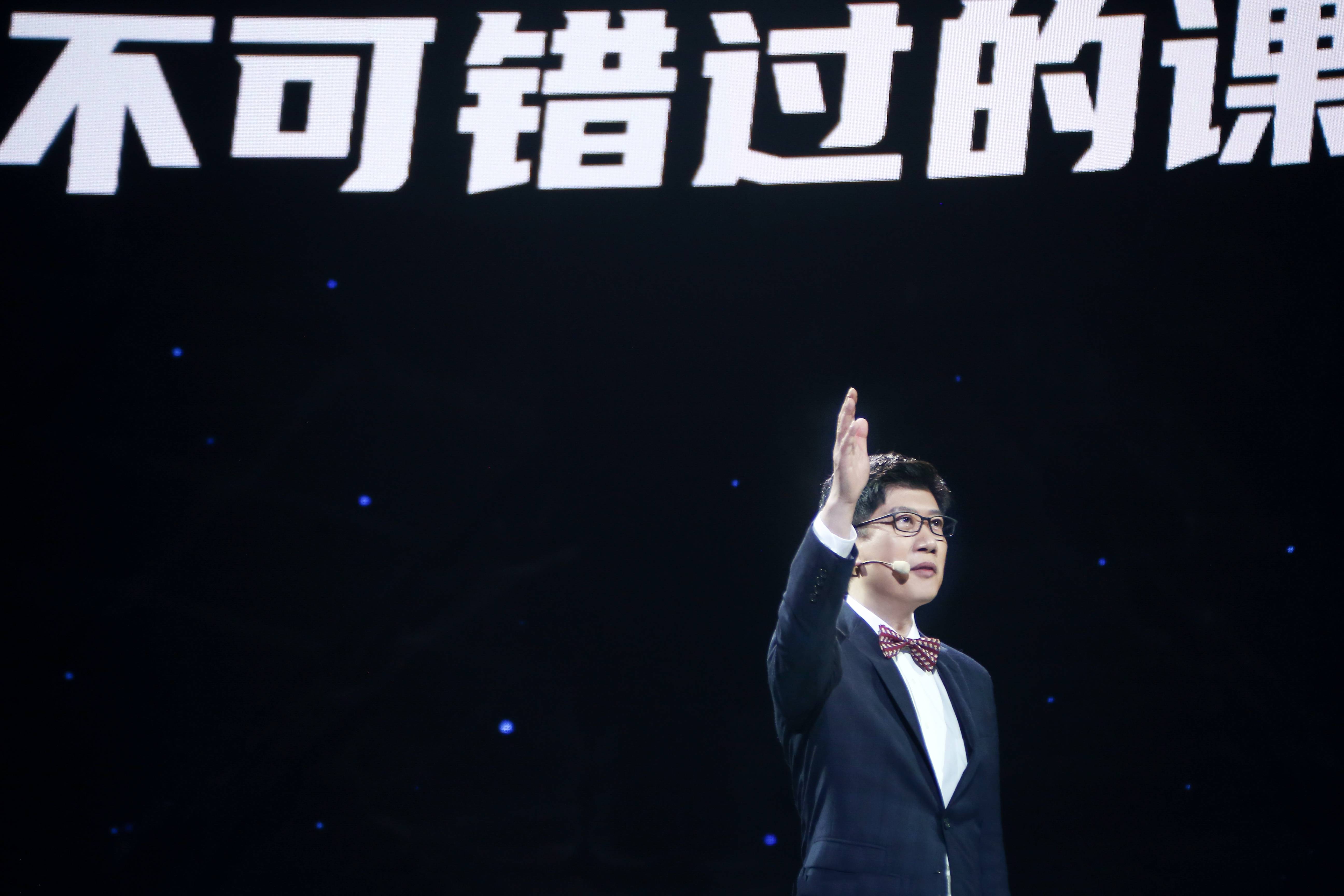 薛兆丰发起《叮咚上线!老师好》,"段子手"老师开课了