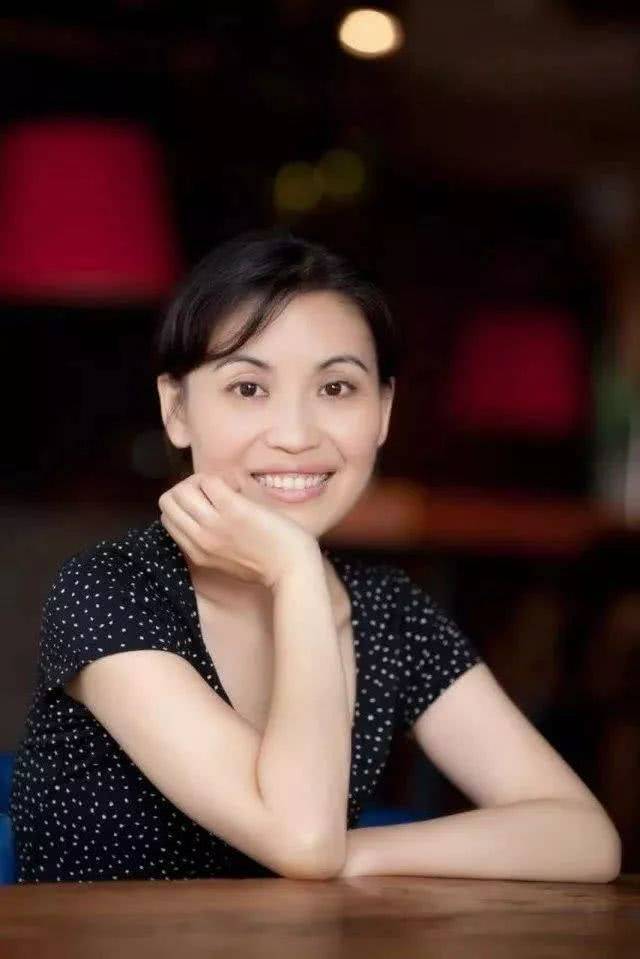 闫红开直播聊"红楼":我们现在讨论的很多问题,这里都谈到了