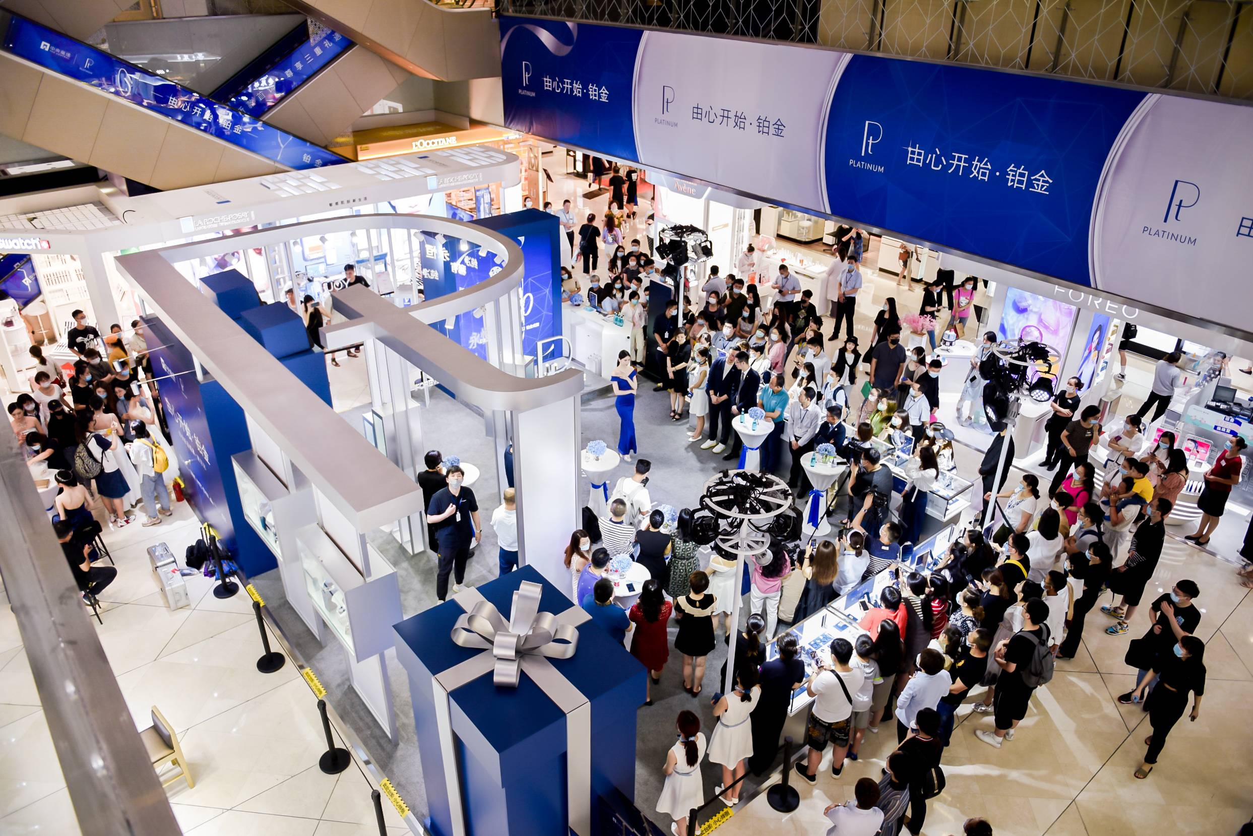 2020铂金新品巡展于南京中央商场盛大开启