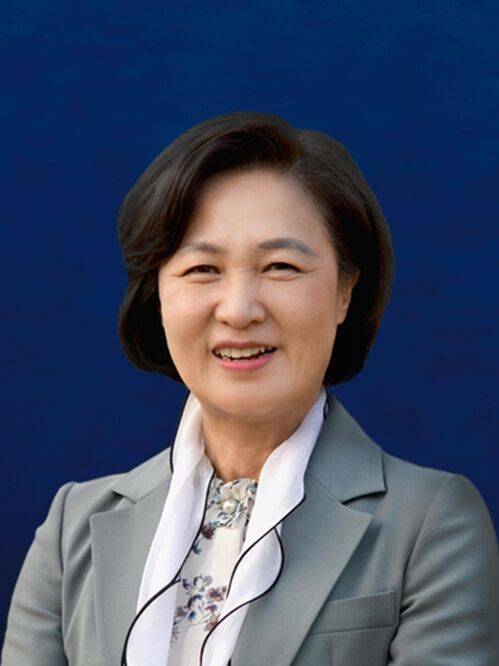 文在寅提名前执政党党首秋美爱为法务部长官,前任长官曾因丑闻辞职