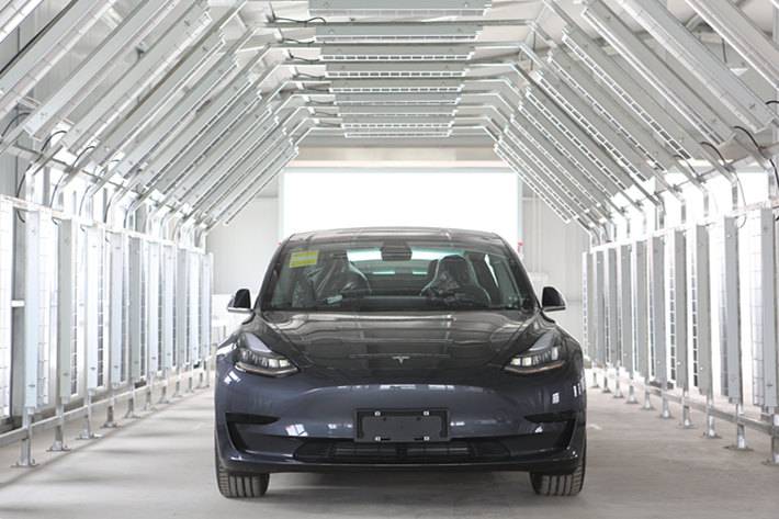 马斯克为中国消费者交出首批国产特斯拉model 3的钥匙