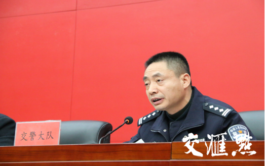 泰興市交警大隊徐建明大隊長結合今年春運的新特徵,就抓好春運安全