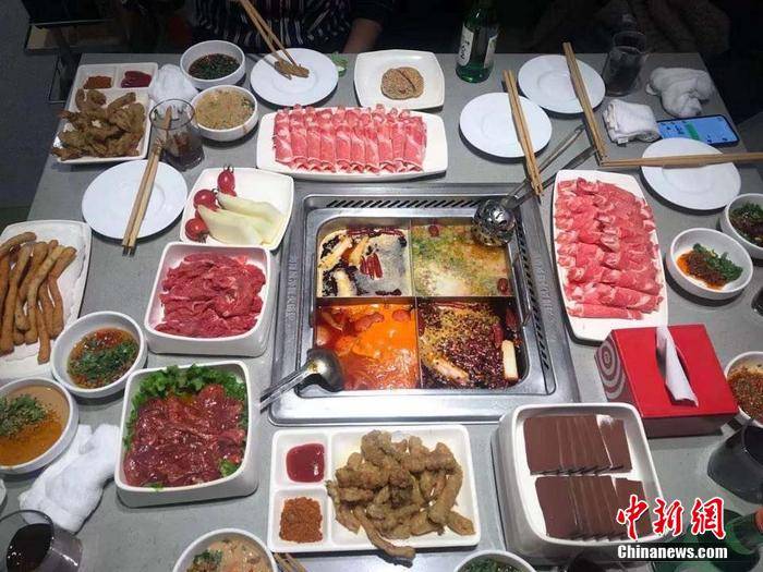 海底捞门店食材. 朴丽娜 摄