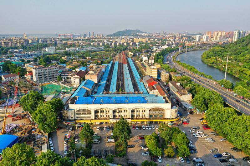 宁芜铁路确定迁出主城,看铁路与城市的"恩恩和怨怨"