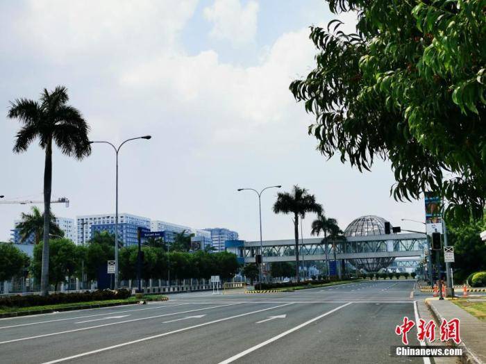 资料图:菲律宾首都马尼拉"封城",商场moa(mall of asia)外车少人稀.