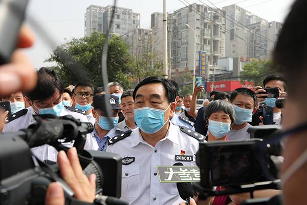 郑州市副市长,公安局长马义中接受采访