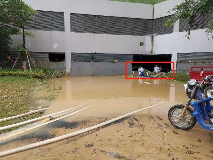 小区车库进水200辆车被淹 广州万科物业:正协调处理