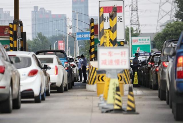 今起公路出京陸續開查核酸證明 京冀通勤族刷身份證通行