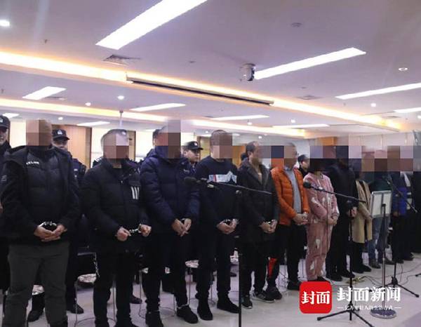 四川船山区人民法院公开审理陈小平一案