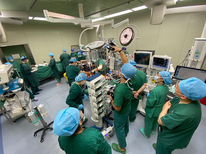 跨国转运 全球最长体外双心室辅助桥接心脏移植手术成功