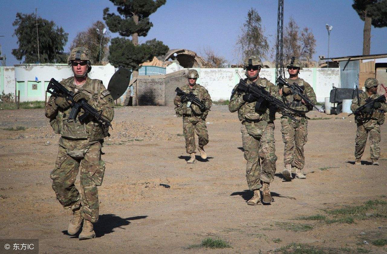 伊朗演练导弹打"美国航母" 中东美军躲进掩体高度戒备