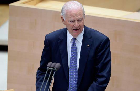 美国前国务卿贝克及妻子感染新冠病毒