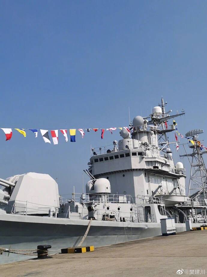 2020-08-28 13:23:28 8月28日上午,海军166舰(珠海舰)退役暨移交沂浇