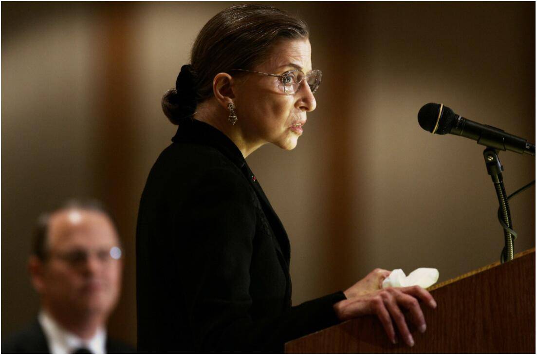 美最高法院大法官金斯伯格去世,希拉里发推怀念:再也