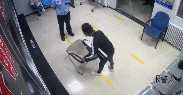 法制|抡起椅子砸玻璃，大兴一女子大闹派出所被刑拘