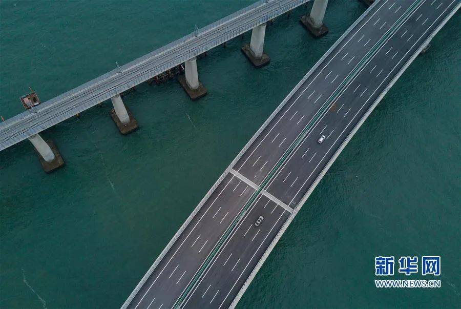 世界上最长跨海峡公铁两用大桥修通了