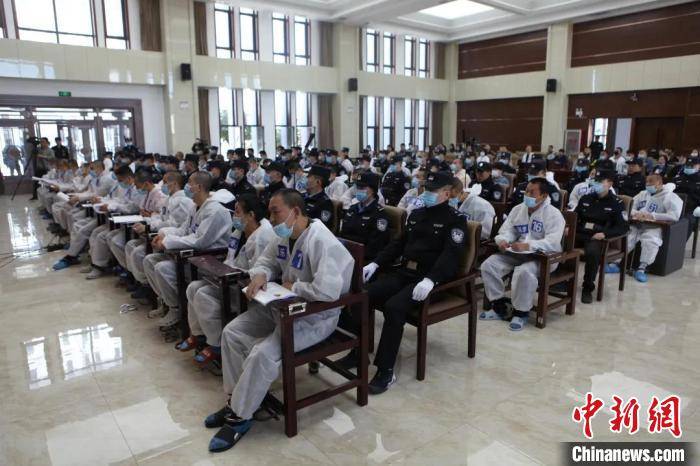 中新网包头11月4日电 (记者 张林虎)以赌养毒,以毒控黑,以黑护利……4