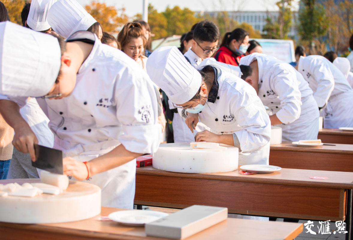 助力美食之都建设!扬大"准大厨"烹饪技能大比拼