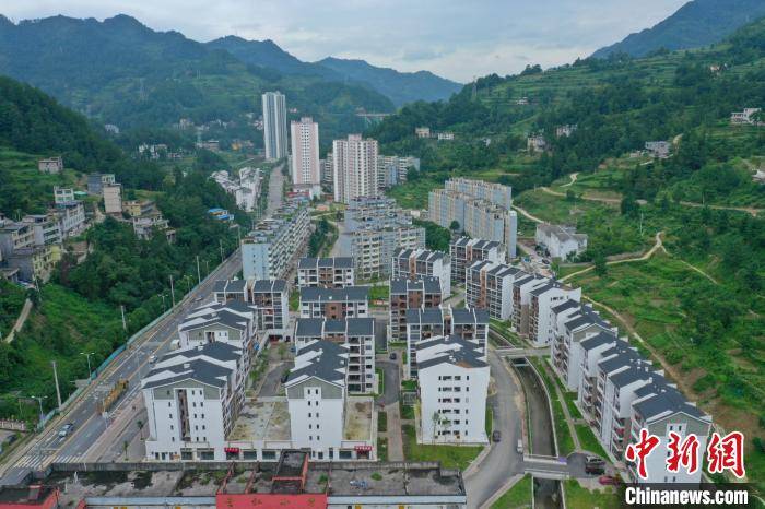 重庆完成6.48万户建卡贫困人口搬迁