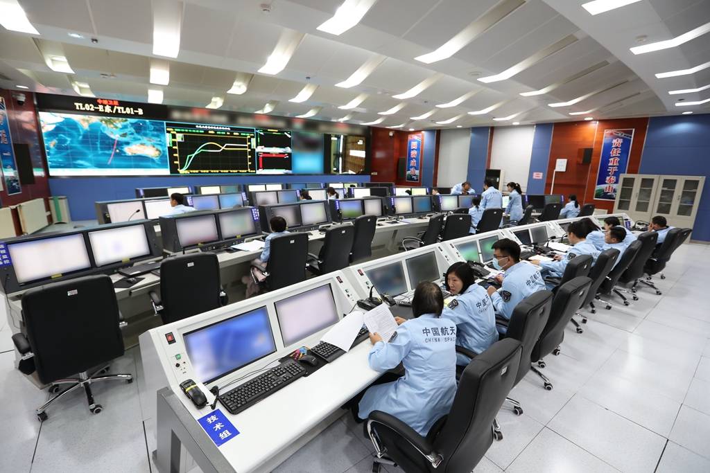 昨天中午,长征八号运载火箭在文昌航天发射场发射成功.