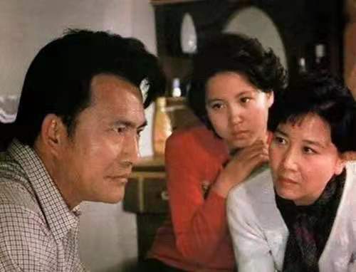 1985年,自导自演剧情电影《代理市长》,他凭借该片获得第9届百花奖