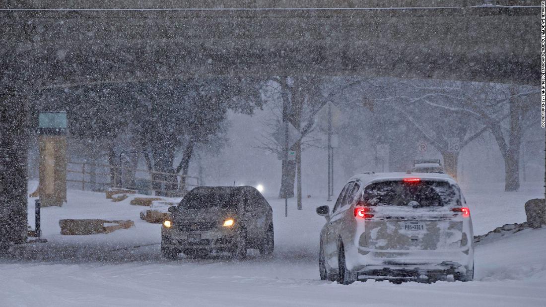 美国得克萨斯州遭遇暴风雪袭击(图片来自:cnn)