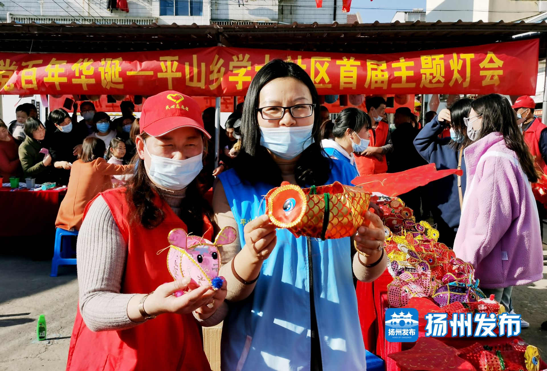 花灯会百盏牛花灯欢乐闹新春