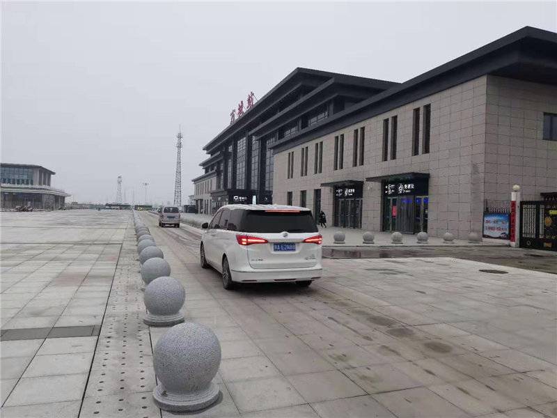 官方回应"媒体报道乘客进郑渝高铁方城站像爬山":立即整改