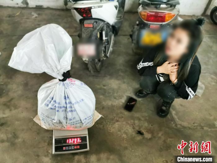 云南畹町边检站破获一起特大毒品案 缴毒近12公斤