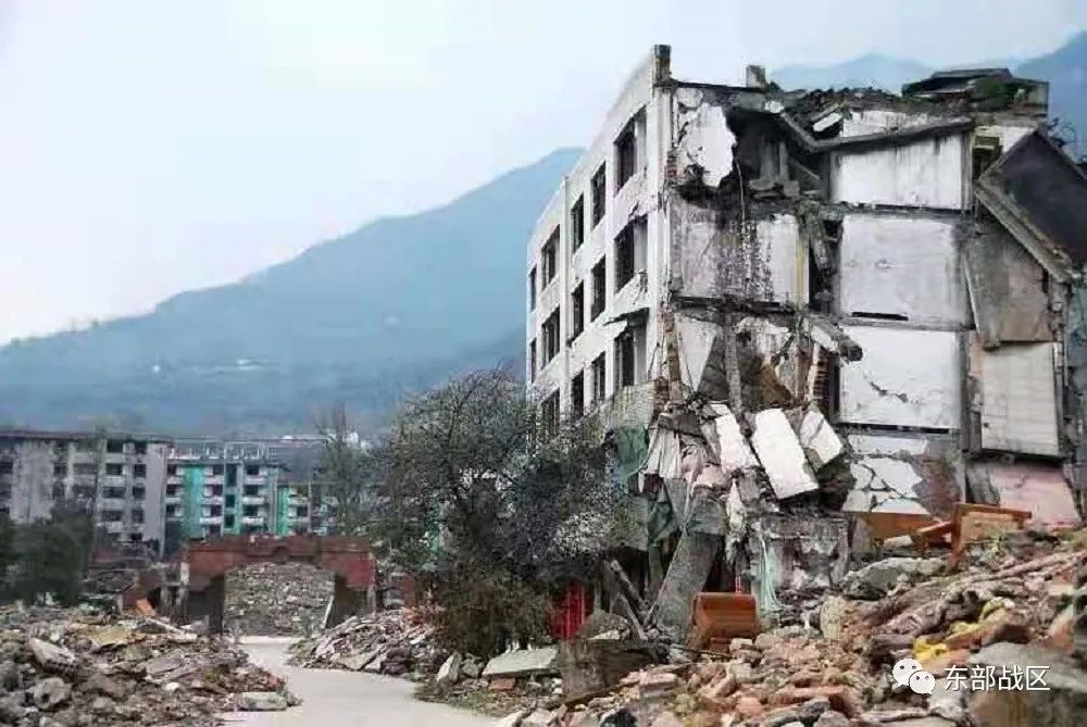 汶川地震中被救下的小男孩,做出了這個選擇