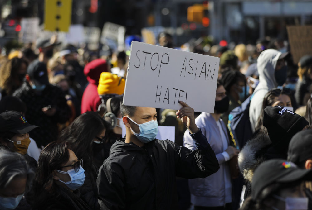 抬头,既根源于美国的种族主义和人权痼疾,也是美国政客借疫情煽动仇恨