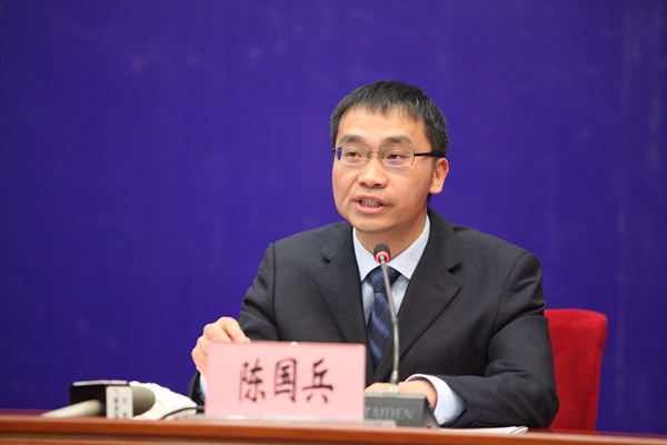 云南省第一人民医院急诊内科主任陈国兵答记者问 赵嘉 摄