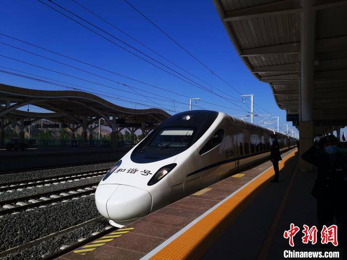 宁夏中卫至西安间首开直达动车.中国铁路兰州局集团有限公司 供图