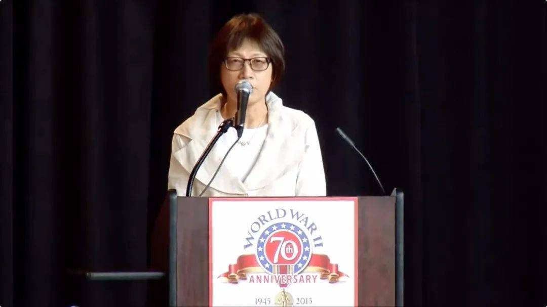 徐若冰1953年出生于中国台湾,10岁时移民美国;她曾长期在雷神公司等