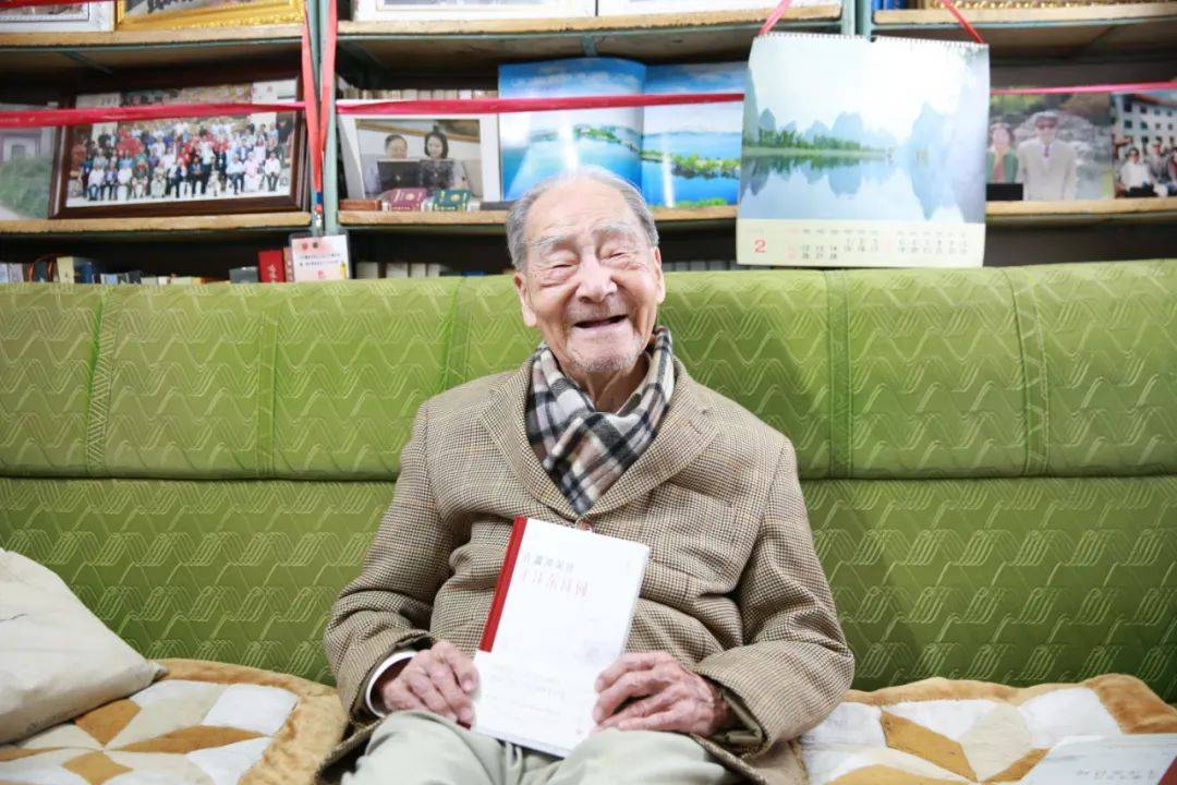 百岁翻译家许渊冲逝世:择一事,专一业,遇一人,译一生