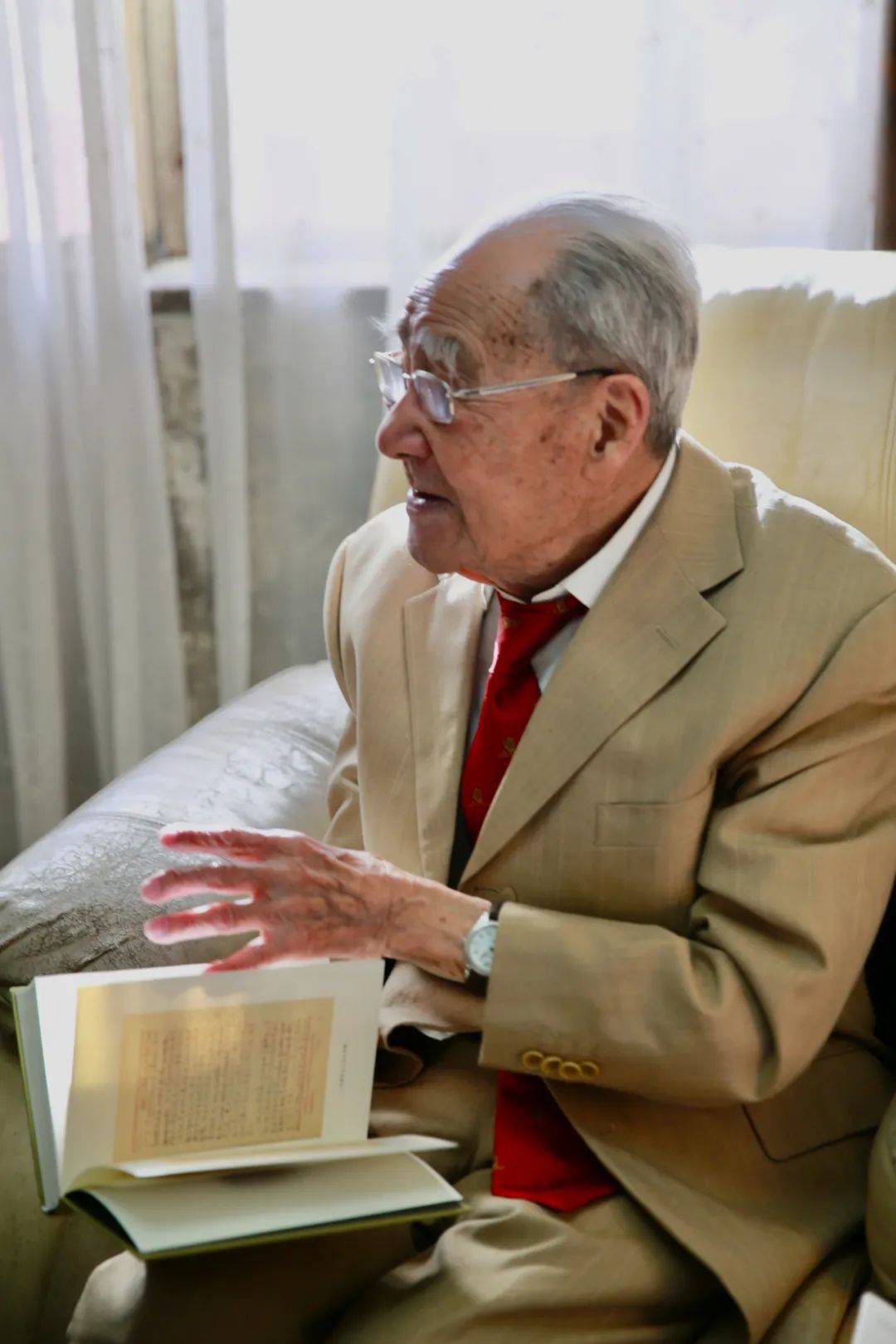 百岁翻译家许渊冲逝世:择一事,专一业,遇一人,译一生