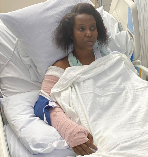 海地总统遗孀遇刺案后首度露面:病榻上面容憔悴 手缠绷带