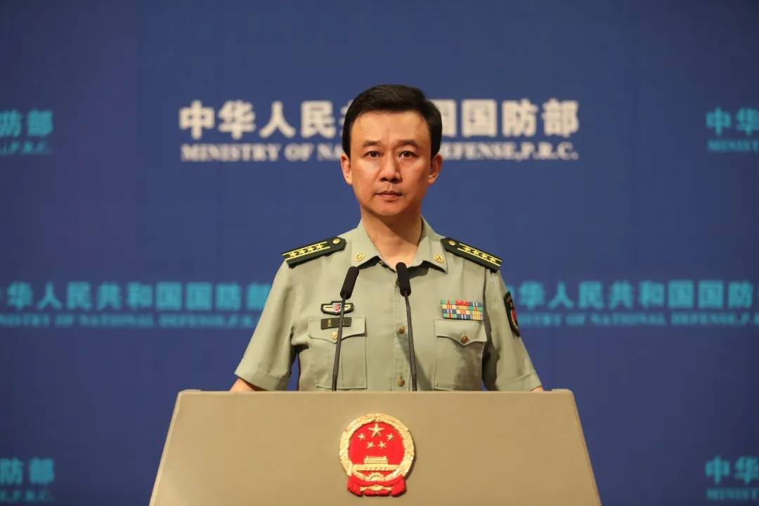 举行例行记者会,国防部新闻局局长,国防部新闻发言人吴谦大校答记者问