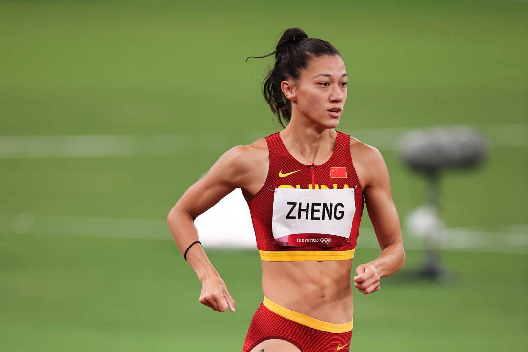 郑妮娜力,1998年出生加拿大,女子七项全能运动员,是中国田径项目归化